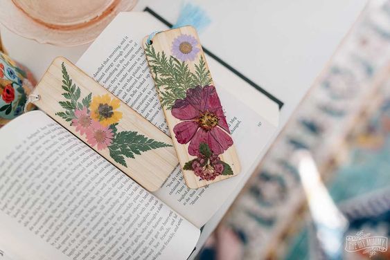 自製乾花書籤讓日常充滿大自然之美 Betterme Magazine 自製乾花書籤讓日常充滿大自然之美 Betterme Magazine